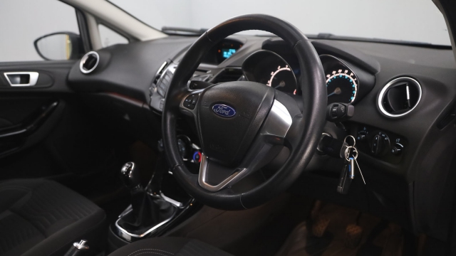 View the 2014 Ford Fiesta: 1.0 EcoBoost Zetec 5dr Online at Peter Vardy