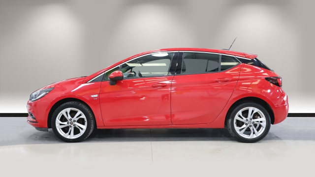 View the 2017 Vauxhall Astra: 1.4i 16V SRi 5dr Online at Peter Vardy