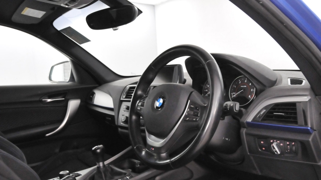 View the 2013 BMW 1 Series: 120d xDrive M Sport 5dr Online at Peter Vardy