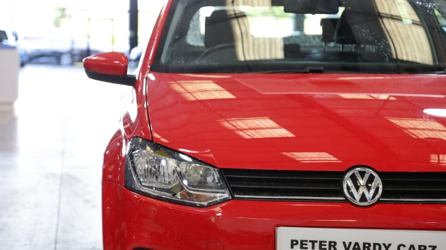 View the 2015 Volkswagen Polo: 1.0 SE 5dr Online at Peter Vardy