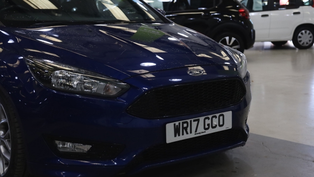 View the 2017 Ford Focus: 1.5 TDCi 120 ST-Line 5dr Powershift Online at Peter Vardy