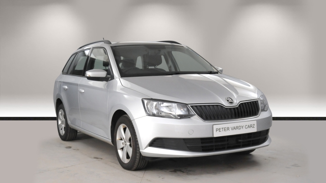 View the 2018 Skoda Fabia Estate: 1.0 MPI SE 5dr Online at Peter Vardy