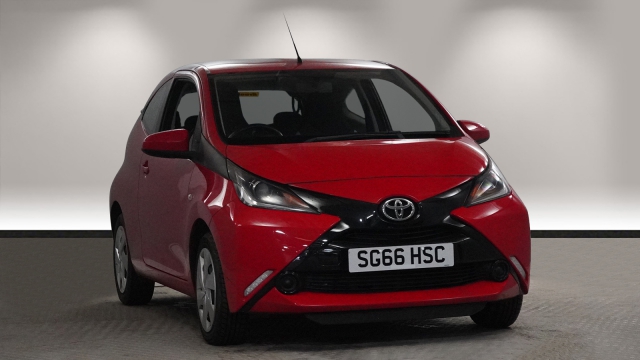 View the 2016 Toyota Aygo: 1.0 VVT-i X-Play 3dr Online at Peter Vardy