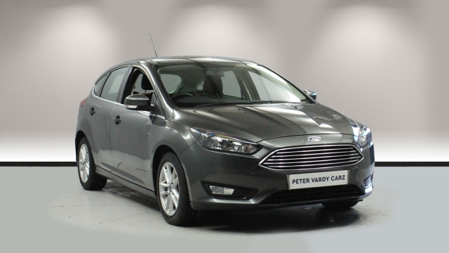 View the 2017 Ford Focus: 1.5 TDCi 120 Zetec Navigation 5dr Online at Peter Vardy