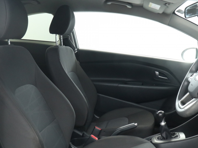 View the 2016 Kia Rio: 1.25 1 3dr Online at Peter Vardy