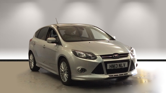 View the 2013 Ford Focus: 1.0 125 EcoBoost Zetec S 5dr Online at Peter Vardy
