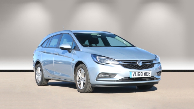 View the 2018 Vauxhall Astra: 1.6 CDTi 16V Design 5dr Online at Peter Vardy