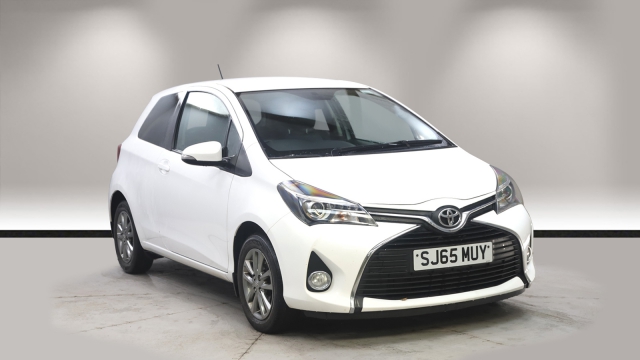 View the 2015 Toyota Yaris: 1.33 VVT-i Icon 3dr Online at Peter Vardy