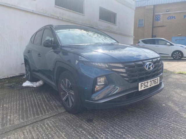 View the HYUNDAI TUCSON: 1.6 TGDi SE Connect 5dr 2WD Online at Peter Vardy