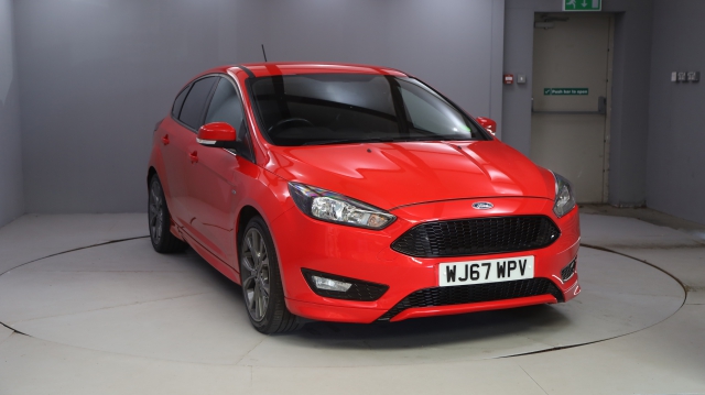 View the 2017 Ford Focus: 1.0 EcoBoost 140 ST-Line Navigation 5dr Online at Peter Vardy
