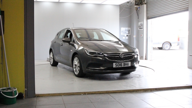 View the 2016 Vauxhall Astra: 1.4T 16V 125 Energy 5dr Online at Peter Vardy