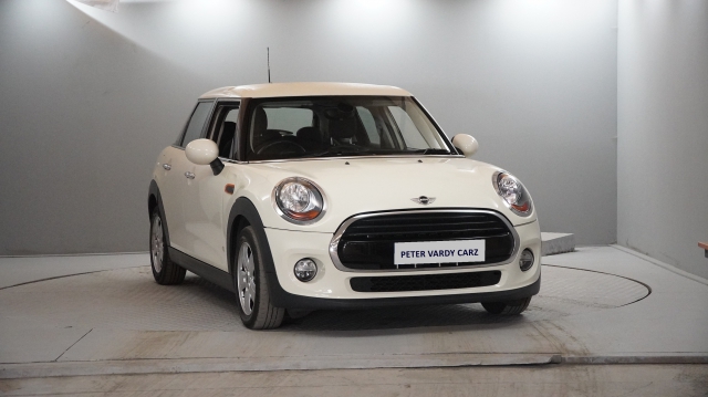 View the 2016 Mini Hatchback: 1.5 Cooper D 5dr Online at Peter Vardy